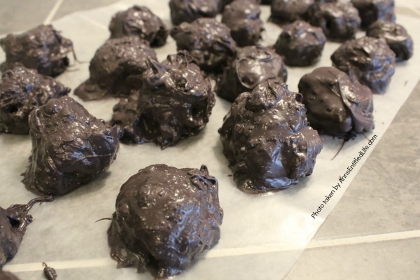 Peanut Butter Lumps of Coal Recipe. This no-bake, easy to make peanut butter lump of coal cookie recipe is a fun update to traditional lump of coal cookies. These peanut butter cookies are soft, moist, delicious, and only 4-Ingredients!