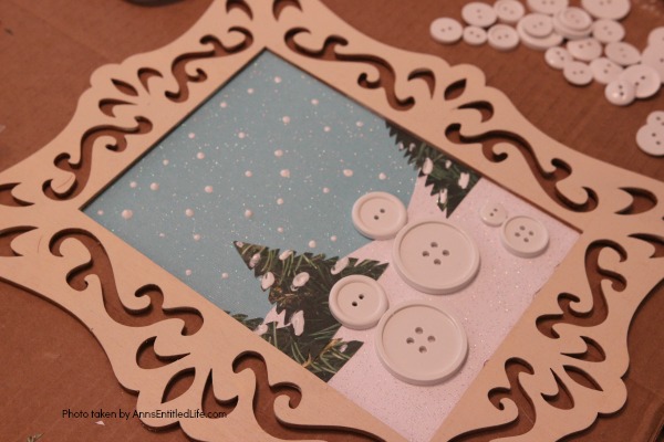 Framed Button Snowman Craft. These easy to make little button snowmen are adorable winter crafts that can be made in no time flat! These are great little winter frame decor. You can place them on an easel or hang them on a wall for display.