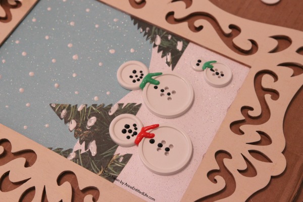 Framed Button Snowman Craft. These easy to make little button snowmen are adorable winter crafts that can be made in no time flat! These are great little winter frame decor. You can place them on an easel or hang them on a wall for display.