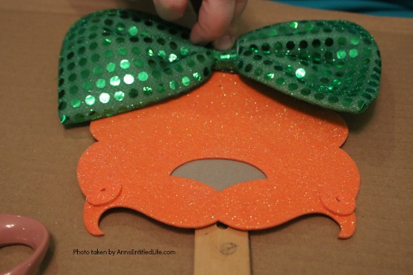 St. Patrick's Day Door Hanger DIY. Make your own St. Patty's Day door décor! This leprechaun inspired, easy DIY tutorial comes together quickly when you follow these step by step craft instructions. This St. Patrick’s Day Door Hanger DIY project is simply adorable!