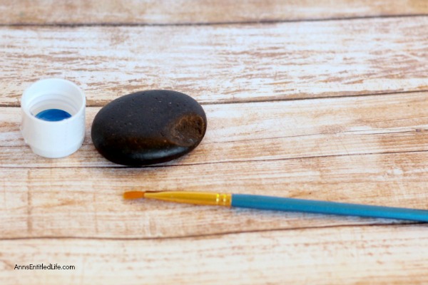 Compliment Painted Rocks. How to paint rocks. This easy painted rocks tutorial has many rock painting ideas for a beginner. Whether giving as a gift, painting rocks for the garden, or just painting a fun, decorative rock for the family room shelf, these compliment painted rocks are adorable and simple to make.