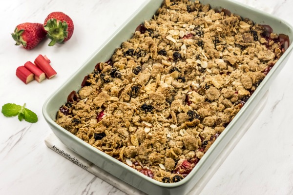 Strawberry Rhubarb Crisp. This amazing strawberry rhubarb dessert is a sweet-tart Strawberry Rhubarb Crisp Recipe that is not only fast and easy to make, but delicious as well.