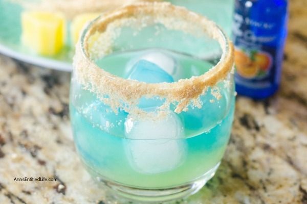 https://www.annsentitledlife.com/wp-content/uploads/2018/05/mermaid-cocktail-recipe-05.jpg