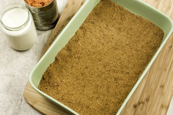 Pumpkin Icebox Cake Recipe. This Pumpkin Icebox Cake recipe tastes like pumpkin pie. The Pumpkin Icebox Cake gets better the longer it sets in your refrigerator, so it is a great recipe to make a day or two in advance of a big function.