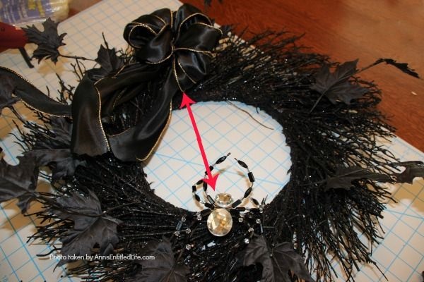 DIY Spooky Spider Halloween Wreath. This simple to make homemade Halloween wreath is spook-tacular - and takes only 15 minutes to put together. If you are looking for easy do it yourself Halloween decor, look no further than this DIY Spooky Spider Halloween Wreath, and make one today!