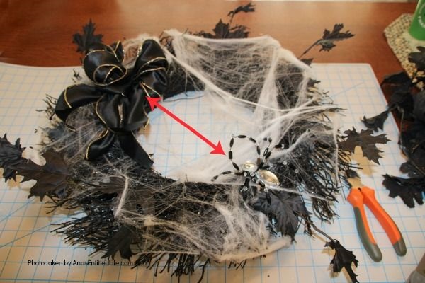 DIY Spooky Spider Halloween Wreath. This simple to make homemade Halloween wreath is spook-tacular - and takes only 15 minutes to put together. If you are looking for easy do it yourself Halloween decor, look no further than this DIY Spooky Spider Halloween Wreath, and make one today!