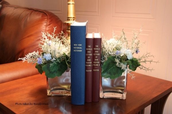 How to Make Floral Bookends. These decorative bookends are so easy to make! In less than 15 minutes you can make a set of unique bookends to match your room decor or to give as a gift (a great teacher gift!). Highly customizable, these step by step instructions will show you how to make floral bookends for any season, color scheme, or decorating taste.