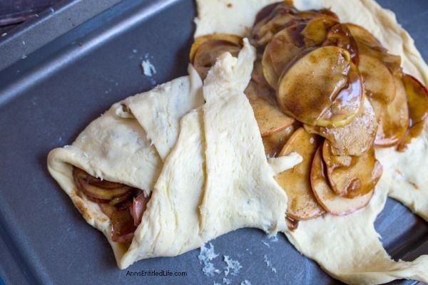 Apple Cinnamon Croissant Cake Recipe. The scent of crisp apples and cinnamon will fill your home while this tasty treat bakes in your oven. Your taste buds will be watering, and oh that first bite! This is simply an outstanding fall dessert recipe. This apple cinnamon croissant cake recipe is so easy to make. Believe me, your entire family will enjoy this fabulous pastry.