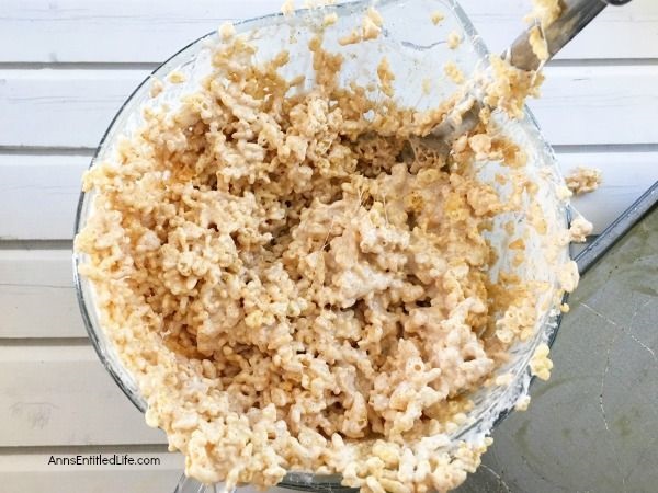 Pumpkin Spice Rice Crispy Treats Recipe. Sometimes a subtle change makes all the difference! A new take on an old recipe, this fabulous pumpkin spice rice crispy treats recipe is wonderful fall snack. Make a batch to pack in a lunchbox, to take for tailgating treat, or as a great evening snack with a cup of apple cider. Simply delicious.