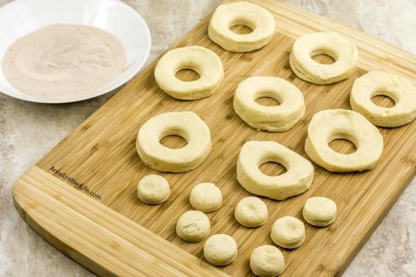 Easy Homemade Cinnamon Sugar Donuts Recipe. Easy, delicious, freah and tasty homemade donuts! What could possibly be better? Now you can make your own donuts with this easy 4-ingredient step-by-step tutorial. They taste like the old fashioned donuts Grandma used to make, only these are prepped and ready in no time flat! Try this easy homemade cinnamon sugar donuts recipe this week for breakfast. Your entire family will be glad you did!