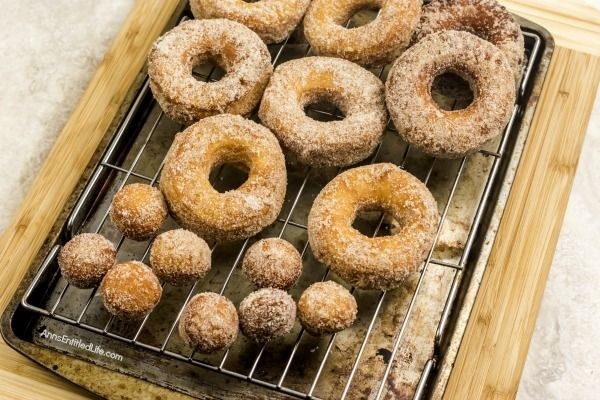 Easy Homemade Cinnamon Sugar Donuts Recipe. Easy, delicious, freah and tasty homemade donuts! What could possibly be better? Now you can make your own donuts with this easy 4-ingredient step-by-step tutorial. They taste like the old fashioned donuts Grandma used to make, only these are prepped and ready in no time flat! Try this easy homemade cinnamon sugar donuts recipe this week for breakfast. Your entire family will be glad you did!