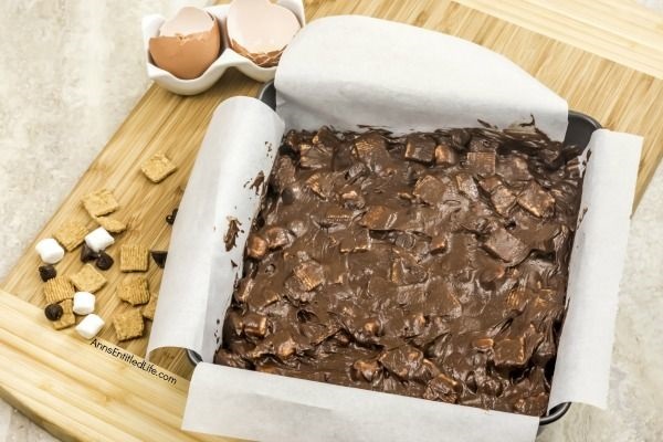 Golden Grahams S'mores Brownies Recipe. You do not need a campfire to get the great taste of S'mores. This updated twist on traditional s'mores is made with delicious, sweet golden grahams cereal. Great for parties and snacks, this easy to make golden grahams s'mores brownies recipe will quickly become a family favorite.