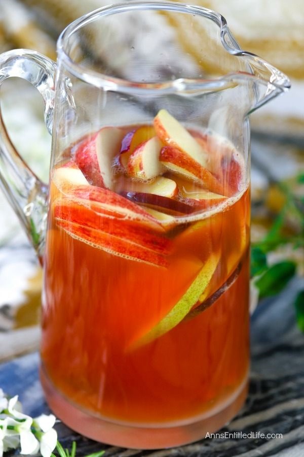 Sparkling Fall Harvest Punch Recipe. For a delicious taste of autumn, mix up this sparkling fall harvest punch recipe to share with friends and family. This easy punch recipe comes together in minutes. Enjoy the crisp, fresh taste of the fall harvest in a glass with this spectacular fall punch recipe.