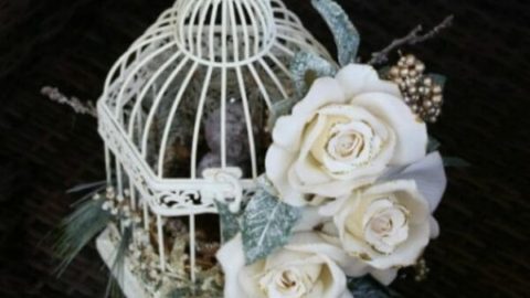 Easy Birdcage Decor: Winter White Flowers