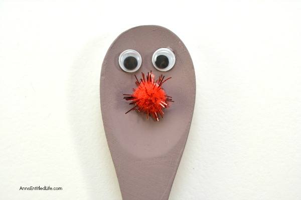 Wooden Spoon Craft: Rudolph Spoon Puppet. Make your own Rudolph spoon for the holidays with these step by step instructions! From children to adults, this adorable little 