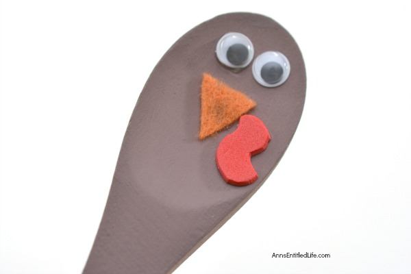 Using these step-by-step instructions, this simple to make Turkey Spoon Puppet Craft comes together in no time flat! Perfect to use as a puppet, or for more adult decor in centerpieces or flower pots, of as a take home party favor, this adorable wooden spoon craft is a delightful Thanksgiving turkey craft.