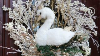Golden Swan Wreath DIY