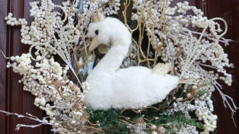 Golden Swan Wreath DIY