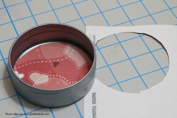 5 Minute Craft Valentine's Day Heart Magnet. Like easy crafts? This one is a real winner! In only 5 minutes you can create this fun Valentine's Day heart magnet. Perfect for Sweetest Day, Valentine's Day, or a bridal shower this sweet little craft is so simple to make, nearly anyone can do it!