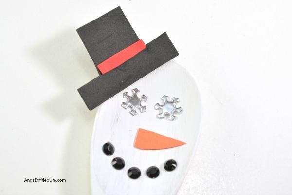 Wooden Spoon Craft: Snowman Spoon Puppet. Bring a little bit of the cold inside this winter and make your own Snowman spoon with these easy step by step instructions! This adorable little 