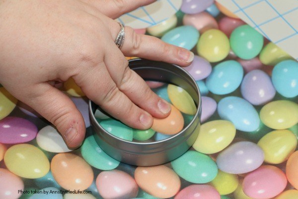 5 Minute Craft: Easter Eggs Magnet. Like easy crafts? This one is a real winner! In only 5 minutes you can create this fun Easter Egg magnet. This sweet little Easter holiday craft is so simple to make, nearly anyone can do it!