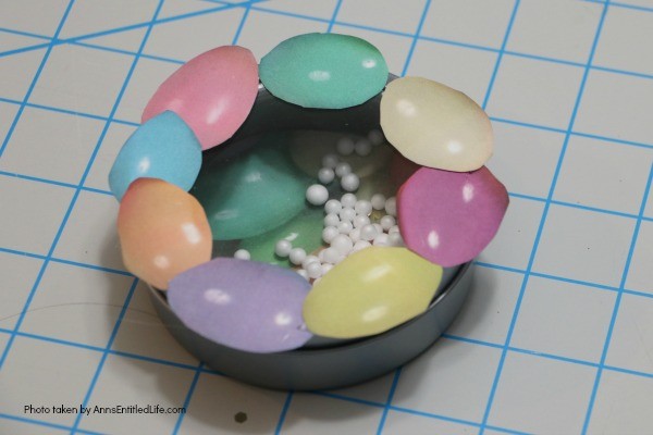 5 Minute Craft: Easter Eggs Magnet. Like easy crafts? This one is a real winner! In only 5 minutes you can create this fun Easter Egg magnet. This sweet little Easter holiday craft is so simple to make, nearly anyone can do it!