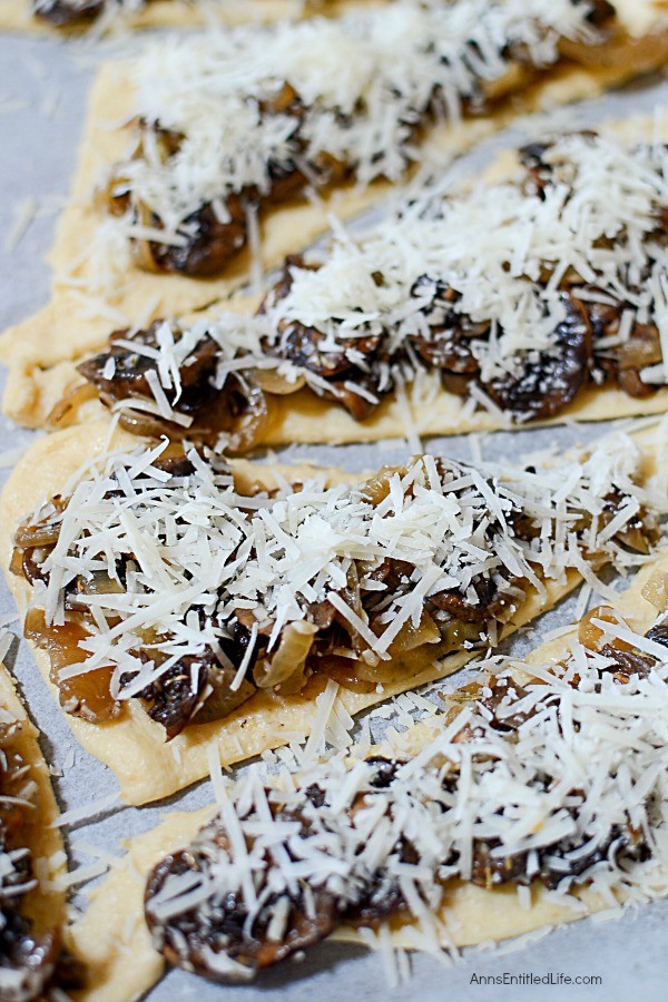 Mushroom Gruyère Triangle Tarts Recipe. A sophisticated, yet simple appetizer or lunch dish, these Mushroom Gruyère Triangle Tarts are super easy to make! Slightly salty, slightly sweet, this delicious little dish is perfect for parties, get togethers, or when you want something a little different for luncheon.