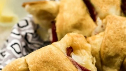 Reuben Crescent Rolls Recipe. These delightful little rolls are a fantastic combination of corned beef, swiss cheese, sauerkraut, and Thousand Island dressing for an updated twist on the classic deli sandwich. These Reuben crescent rolls are wonderful for serving as an appetizer, snack, or enjoying two or three for your lunch!