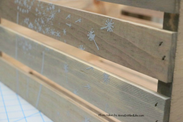 Farmhouse Décor: Age and Stencil a Crate. This easy step-by-step tutorial will give a beautiful weathered look to a new crate. Learn how to 