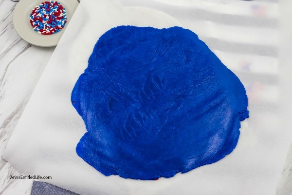 Red, White, and Blue Pinwheel Cookies Recipe. These fabulous red, white, and blue cookies are perfect for the 4th of July, Memorial Day, or any other patriotic holiday. Whether you are packing a picnic, having a backyard BBQ, or want something special to take to an Independence Day gathering, these terrific cookies - that can be frozen (raw) for up to three months prior to baking - are what your holiday celebration needs!