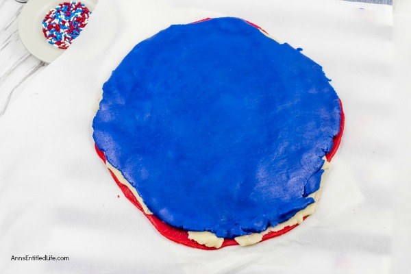 Red, White, and Blue Pinwheel Cookies Recipe. These fabulous red, white, and blue cookies are perfect for the 4th of July, Memorial Day, or any other patriotic holiday. Whether you are packing a picnic, having a backyard BBQ, or want something special to take to an Independence Day gathering, these terrific cookies - that can be frozen (raw) for up to three months prior to baking - are what your holiday celebration needs!