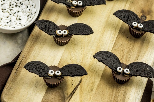 Easy Halloween Bats Candy Treats. These spooky little bats are made with only 4-ingredients and wow  do they taste great! Easy to make, these delicious candy bats are perfect for the lunchbox, afternoon snack, or a Halloween party. Your little ghosts and goblins will love these tasty Halloween treats.