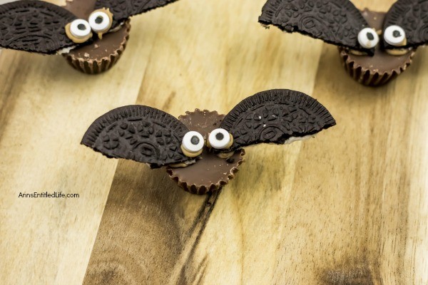 Easy Halloween Bats Candy Treats. These spooky little bats are made with only 4-ingredients and wow  do they taste great! Easy to make, these delicious candy bats are perfect for the lunchbox, afternoon snack, or a Halloween party. Your little ghosts and goblins will love these tasty Halloween treats.