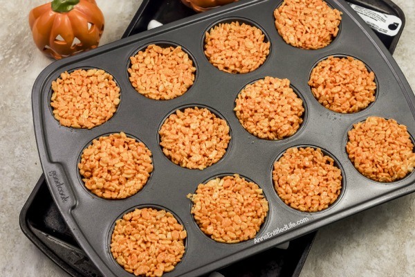 Jack O'Lantern Rice Crispy Treats Recipe. These adorable Jack O'Lantern rice crispy treats are an easy to make snack. They are great for the Halloween season without being too spooky for small children. Your little ghosts and goblins will devour these tasty, fun treats.