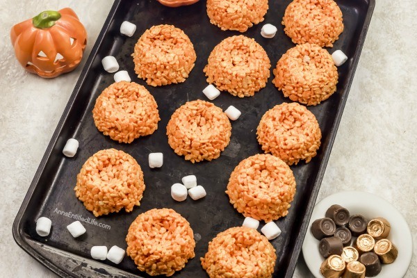 Jack O'Lantern Rice Crispy Treats Recipe. These adorable Jack O'Lantern rice crispy treats are an easy to make snack. They are great for the Halloween season without being too spooky for small children. Your little ghosts and goblins will devour these tasty, fun treats.