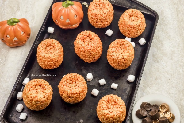 Jack O'Lantern Rice Crispy Treats Recipe. These adorable Jack O'Lantern rice crispy treats are an easy to make snack. They are great for the Halloween season without being too spooky for small children. Your little ghosts and goblins will devour these tasty, fun treats.