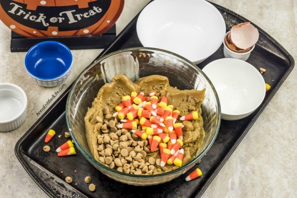 Peanut Butter Candy Corn Blondies Bars Recipe. These fun and easy to make Peanut Butter Candy Corn Blondies are the perfect treat for fall. These delicious little bars transport well, are great in lunch boxes, as an after-dinner dessert, or a late-night snack. Make these terrific Peanut Butter Candy Corn Blondies Bars today; your family will thank you!