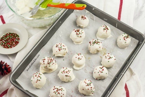 Sugar Cookie Truffles Recipe. These Sugar Cookie Truffles are easy to make, all you need is four ingredients to toss these melt-in-your-morsels together. Served as a snack, dessert, or food gift for any time of the year, the delicious little bites are also great for last minute party platters and confection trays!