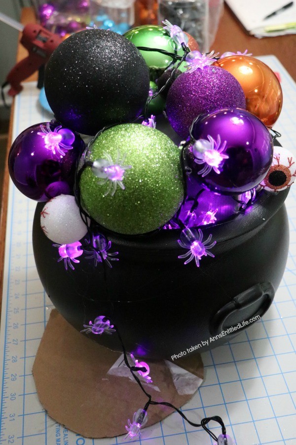 Homemade Halloween Witch's Cauldron. Make these adorable witches cauldrons for Halloween this year. This homemade cauldron packs a real visual punch. Beautiful to look at, creepy without being scary, this homemade Halloween witch's cauldron is great for Halloween décor, delight trick-or-treaters, or as a fabulous Halloween party prop.