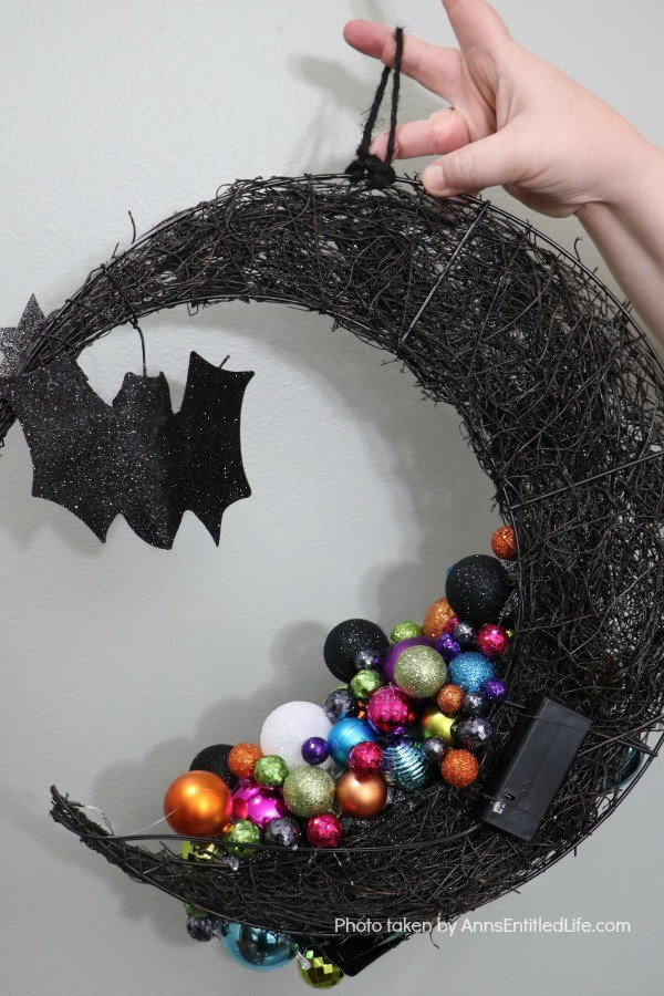 Homemade Halloween Witch's Cauldron Wreath. A step by step guide on making a halloween wreath inspired by a witch's cauldron! This easy to follow tutorial teaches you how to make a halloween witch's cauldron wreath. This wreath is perfect Halloween door decor your trick or treaters will love!