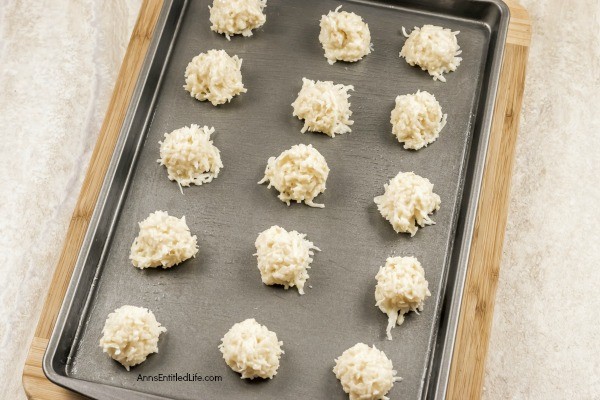 Easy Coconut Macaroon Cookie Recipe. Mmmm easy to make, chewy and delicious macaroon cookies are a family favorite. Perfect for tea time, dessert, or a holiday cookie tray, these coconut macaroons are made without eggs, and ready in no time flat. Make a batch today!