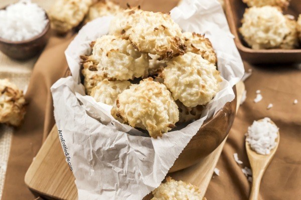 Easy Coconut Macaroon Cookie Recipe. Mmmm easy to make, chewy and delicious macaroon cookies are a family favorite. Perfect for tea time, dessert, or a holiday cookie tray, these coconut macaroons are made without eggs, and ready in no time flat. Make a batch today!