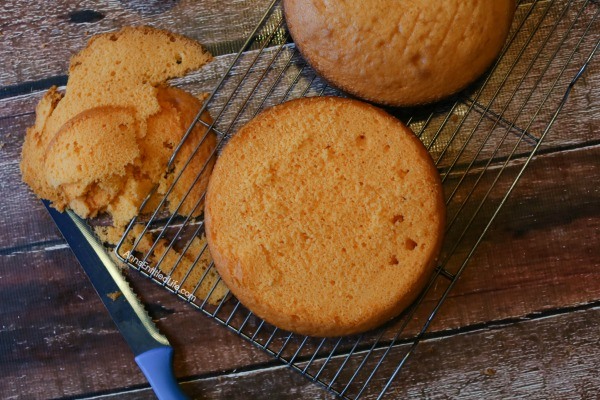 Orange Creamsicle Cake Recipe. This cake recipe brings back fond childhood memories of the amazing taste of an orange creamsicle. This is an easy, terrific way to dress-up a standard cake mix; your guests will never know this orange creamsicle cake was not made from scratch.