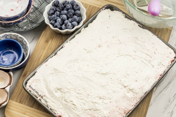 Classic Vanilla Buttercream Frosting Recipe. Classic, versatile, delicious vanilla buttercream frosting! The ideal frosting for cakes, cookies, cupcakes can be colored, sprinkled, piped and decorated to complete your sweet, perfectly.