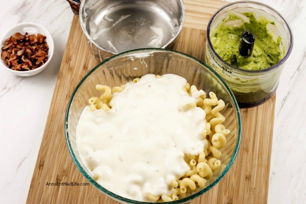 Avocado Mac and Cheese Recipe. The rich, buttery taste of avocado combined with the subtle zest of pepper jack cheese and creamy pasta form a terrific avocado macaroni and cheese recipe. Perfect for lunch or dinner, if you like avocado, you will love this delicious avocado mac and cheese recipe.