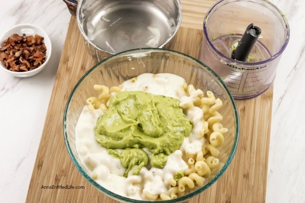 Avocado Mac and Cheese Recipe. The rich, buttery taste of avocado combined with the subtle zest of pepper jack cheese and creamy pasta form a terrific avocado macaroni and cheese recipe. Perfect for lunch or dinner, if you like avocado, you will love this delicious avocado mac and cheese recipe.