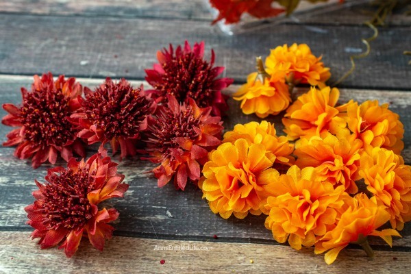 Autumn Leaf Napkin Holder: Dollar Store Craft. If you are looking for a fun, easy to make fall craft to dress up your kitchen counter or table, make this simple fall foliage napkin holder! Filled with acorns, leaves, and fall flowers, you can effortlessly make some autumn decor to make your house part of the fall season.