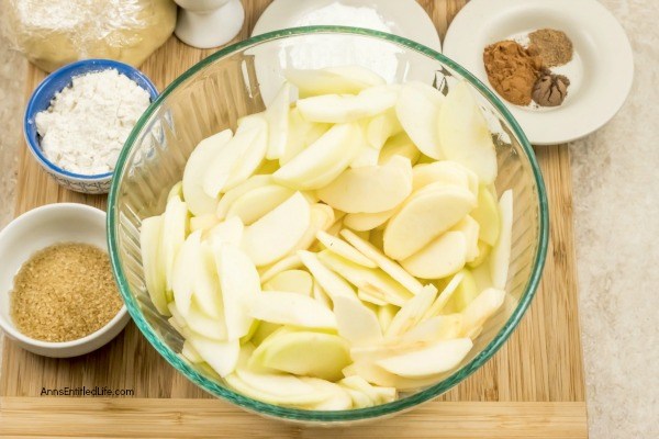 Homemade Fresh Apple Pie Recipe. This homemade apple pie recipe is made with fresh apples and a homemade apple pie crust. It is a wonderful pie to serve for dessert or take to picnics because this simple apple pie recipe tastes great and is so easy to make! This may be the best apple pie you will ever eat.