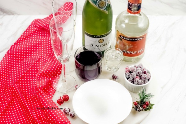 Cranberry Mimosa Drink Recipe. This cranberry mimosa drink is a festive holiday beverage. This is a perfect holiday drink for your holiday brunch, it can also be served at cocktail parties, to ring in the New Year, or for any other holiday celebration you may have.