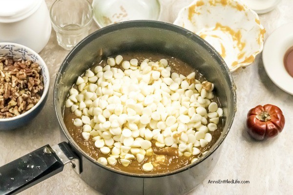 Pumpkin Pie Fudge Recipe. This is a sweet, creamy, delicious fudge that tastes just like pumpkin pie! This easy to make pumpkin pie fudge recipe contains pecans, marshmallow, and pumpkin puree; everything that makes your homemade pumpkin pie taste great can be found in this terrific fudge recipe.